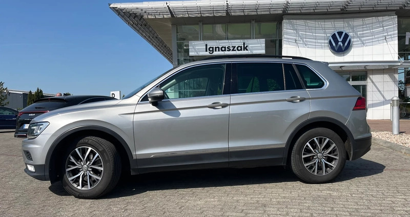 Volkswagen Tiguan cena 76900 przebieg: 182000, rok produkcji 2017 z Miechów małe 92